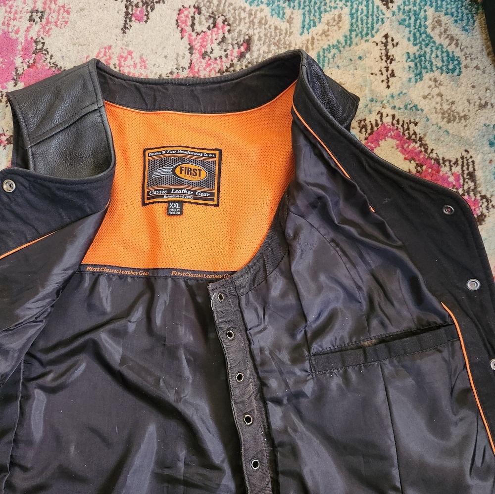 Womens Black Leather Vest W/Lace-Up Sides - Picture 4 of 11